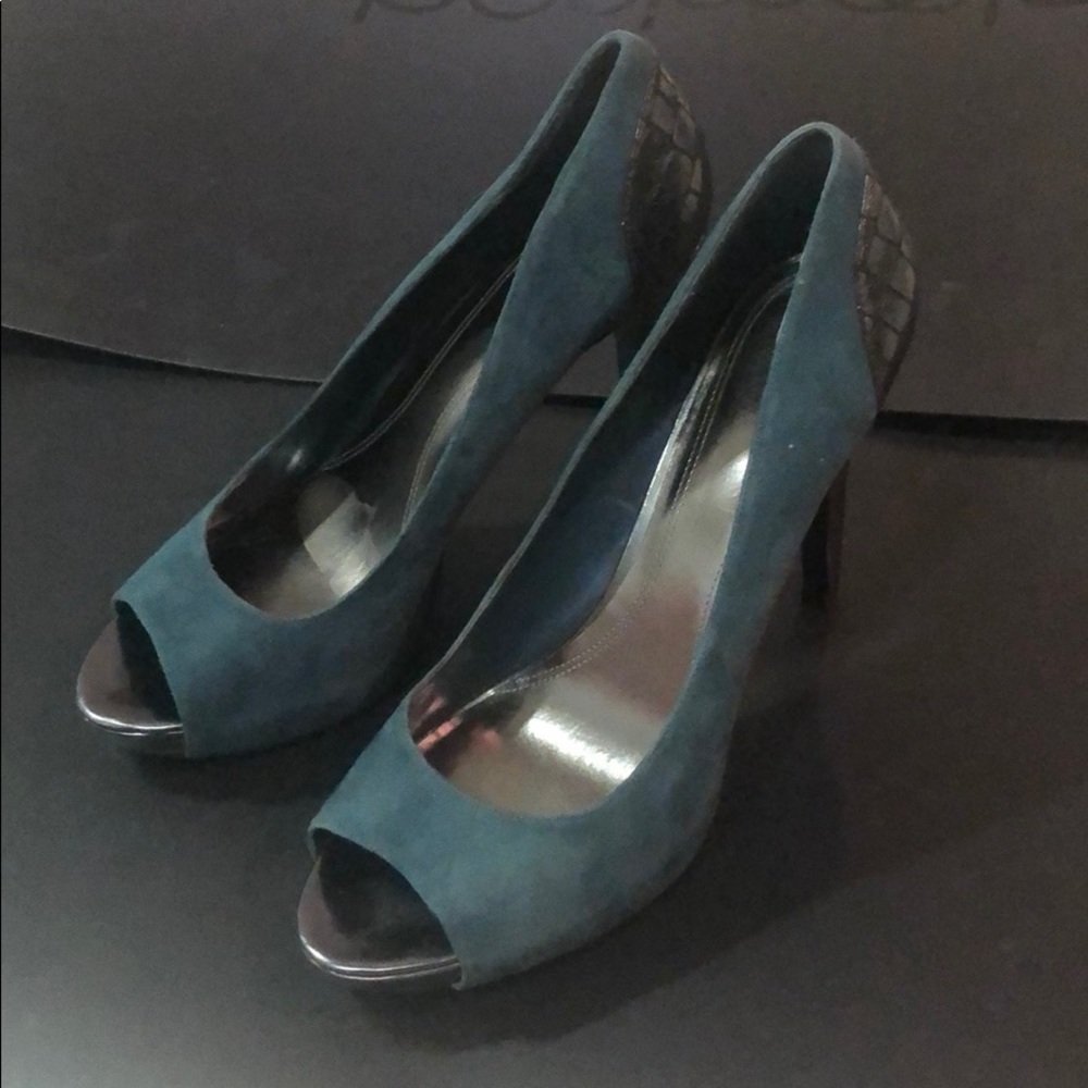 Open toed pumps